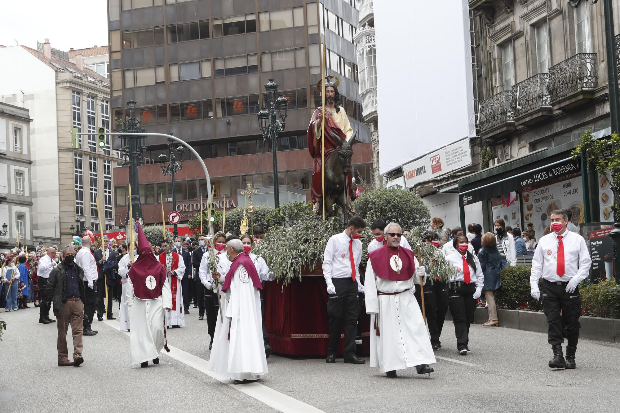 La Borriquita recorre las calles de la ciudad