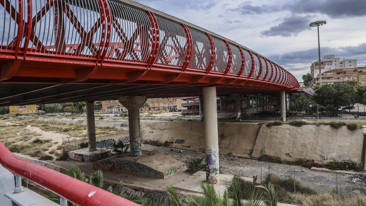 El Puente Rojo de Alicante, en una imagen de archivo.