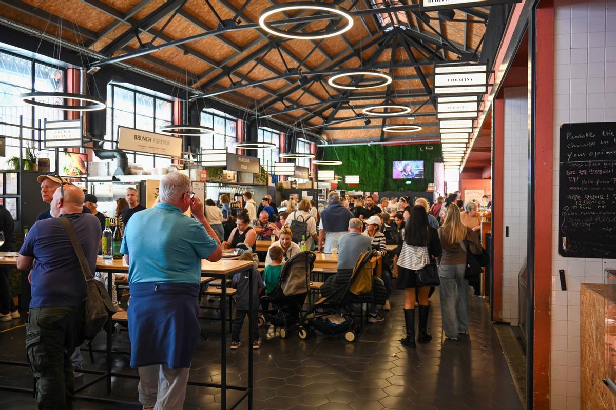 Interior del Mercado de la Ribera.