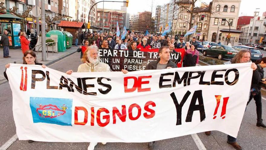 Reclaman en la calle planes de empleo municipales