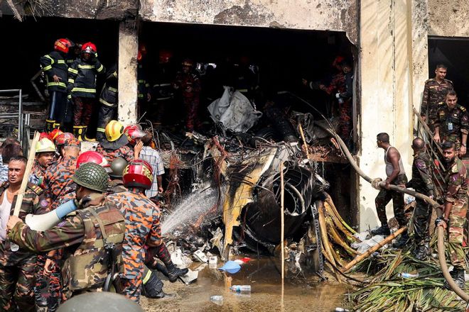 Tragedia en Bangladesh con un avión que se estrella en una escuela y deja decenas de muertos