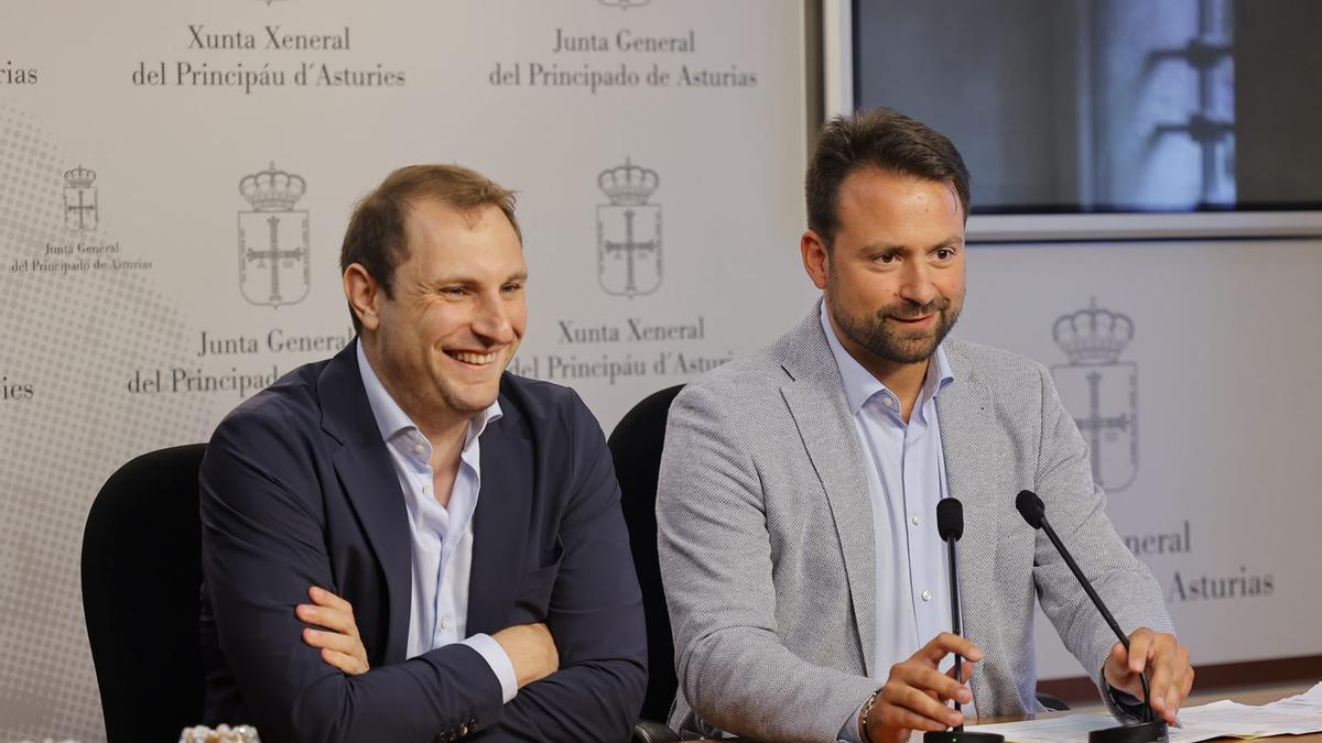 Adrián Pumares y Álvaro Queipo durante la rueda de prensa.
