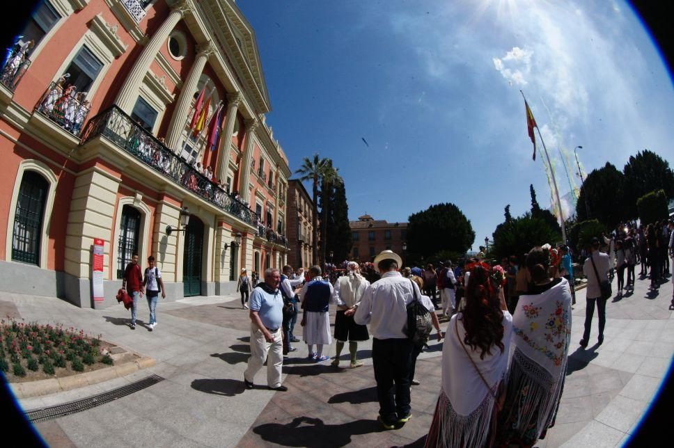 Las carrozas y la 'tronaera', claves para el ambiente del Bando 2016