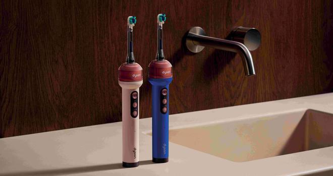 Dyson estrena un cepillo con cámara e irrigador que limpia entre los dientes mientras te cepillas