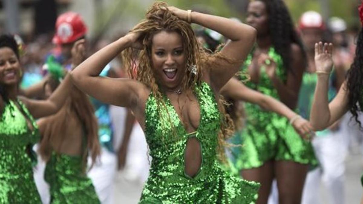 Miembros de la escuela de samba Grande Rio en un ensayo, el día 24 en Río de Janeiro.