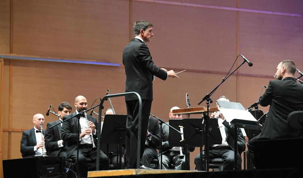 Los alumnos de la Escuela Municipal de Música no se subieron ayer al escenario de María Pita. La cancelación se debe a la falta de estudiantes. En su lugar, tocó la Banda Municipal.