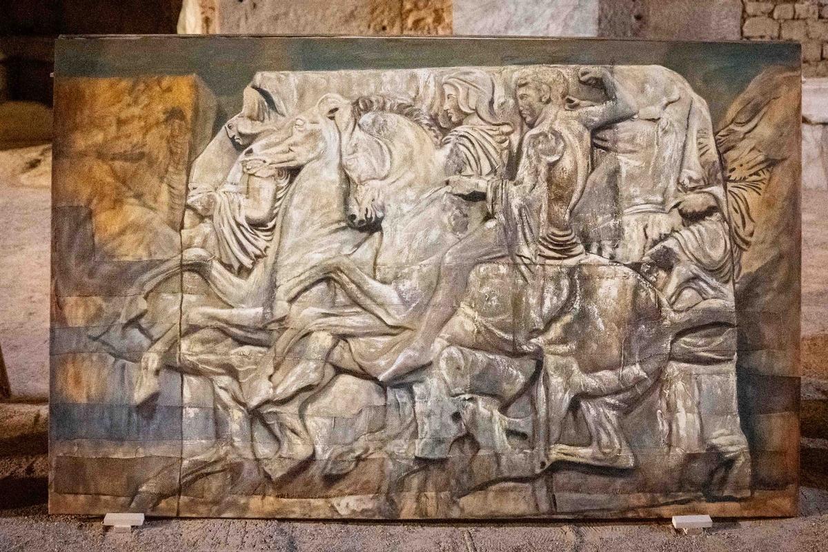 Exposición artística en el Teatro Romano, ayer por la noche.
