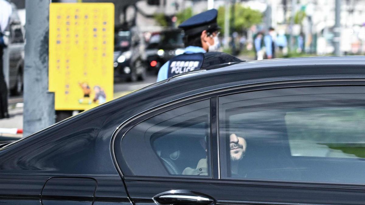 El presidente de Ucrania, Volodymyr Zelensky, en coche oficial tras aterrizar en Japón para la cumbre del G7