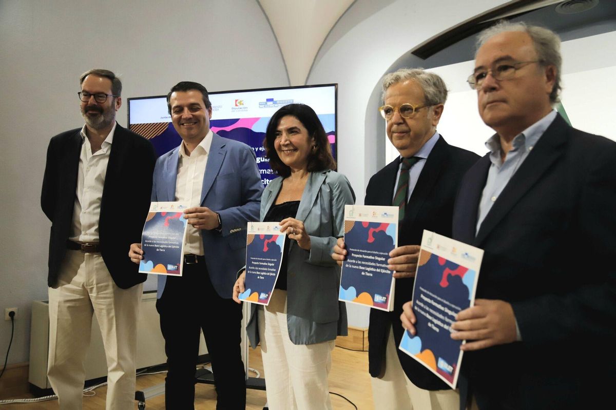Córdoba A.J.González La consejera de Empleo, Empresa y Trabajo Autónomo, Rocío Blanco, presenta en Córdoba, junto al alcalde de la ciudad, José María Bellido, el presidente de la Diputación provincial, Salvador Fuentes, y el presidente de la Confederación de Empresarios de Córdoba, Antonio Díaz, el protocolo general de actuación para el diseño y ejecución de un proyecto formativo singular acorde a las necesidades de formación de la nueva Base Logística del Ejército de Tierra en Córdoba (BLET
