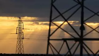 La IA predice cuándo será el siguiente apagón en España: ten preparado tu kit de emergencia
