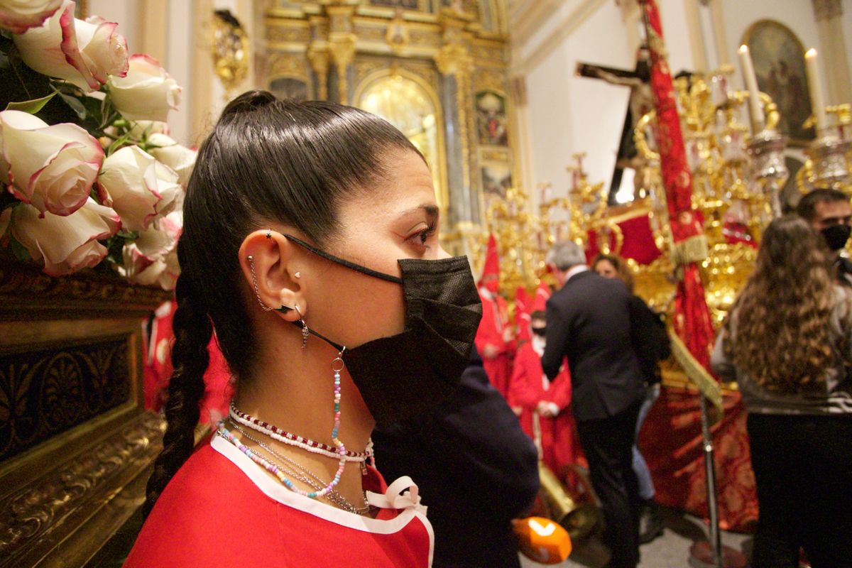 Los 'coloraos' de Murcia celebran el Miércoles Santo en la iglesia del Carmen tras la suspensión de la procesión