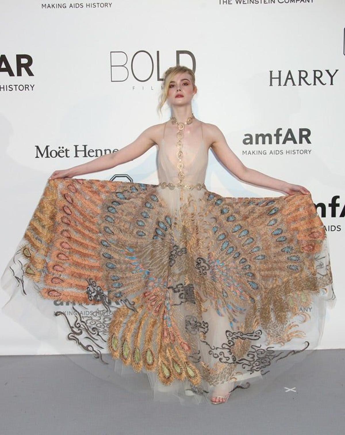 Elle Fanning, de Valentino, en la gala amfAR de Cannes 2016.