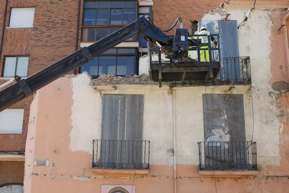 Comienza el derribo del edificio de La Feria