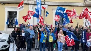 Protesta en Manises para reclamar la funcionarización de 120 personas