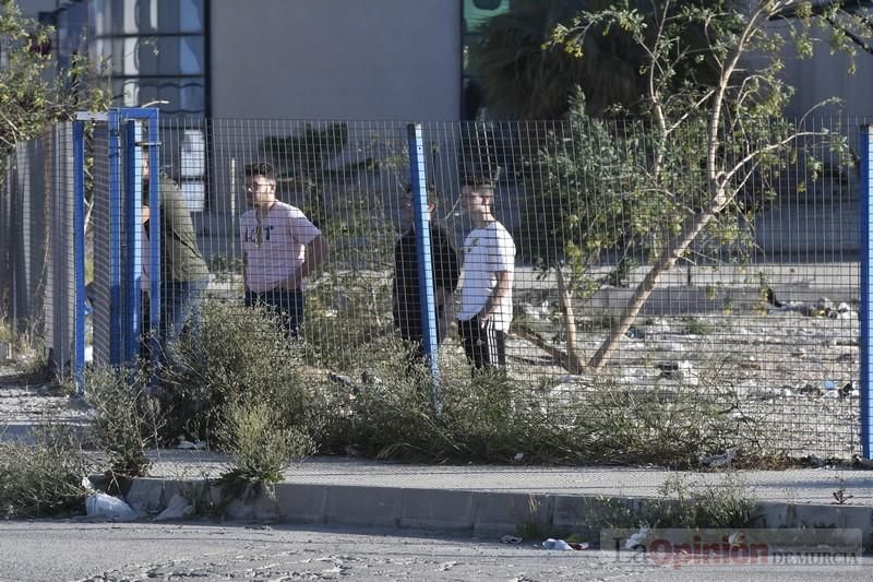 Imponentes llamas devoran una nave en Santomera