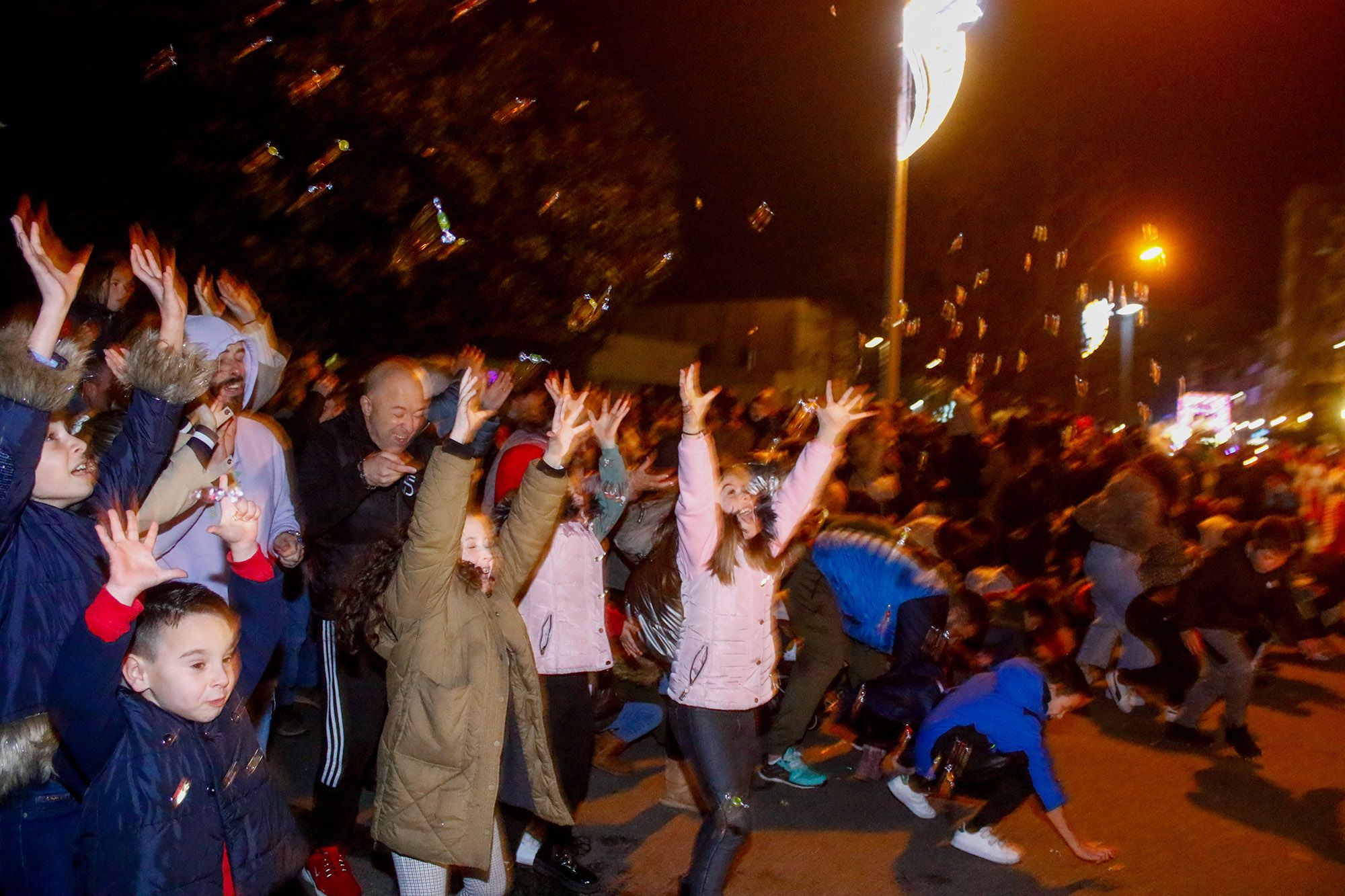 Vilagarcía brinda una multitudinaria bienvenida a los Reyes Magos