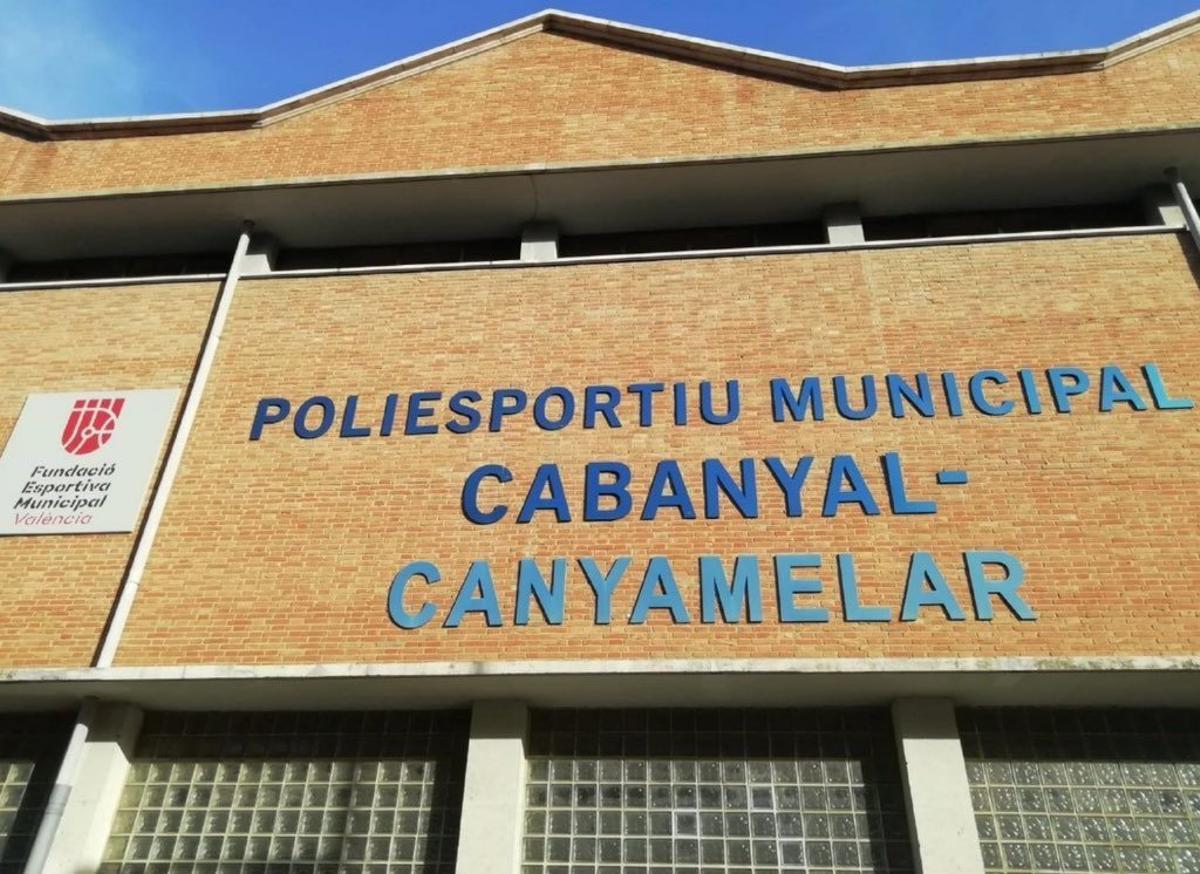 Las obras para la reforma del Polideportico Cabanyal-Canyamelar cuentan con una inversión alrededor  de 10.000.000 euros.