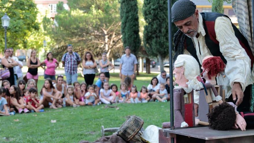 Cándido de Castro: &quot;El teatro siempre ha sido un enfermo con salud de hierro&quot;