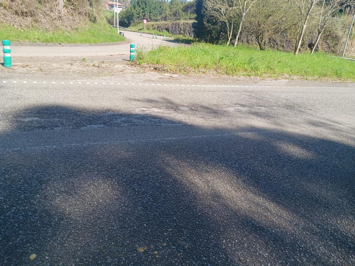 Baches en la AS-118, a la altura de Perlora