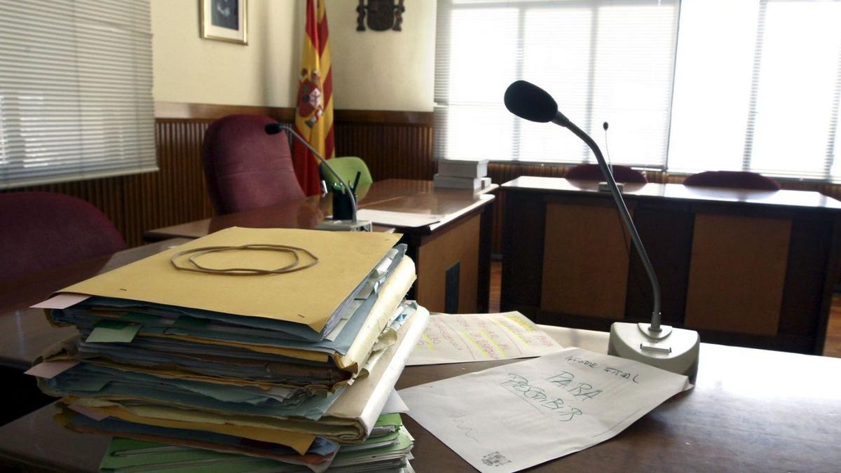Diversos expedients judicials en un jutjat penal de Barcelona.