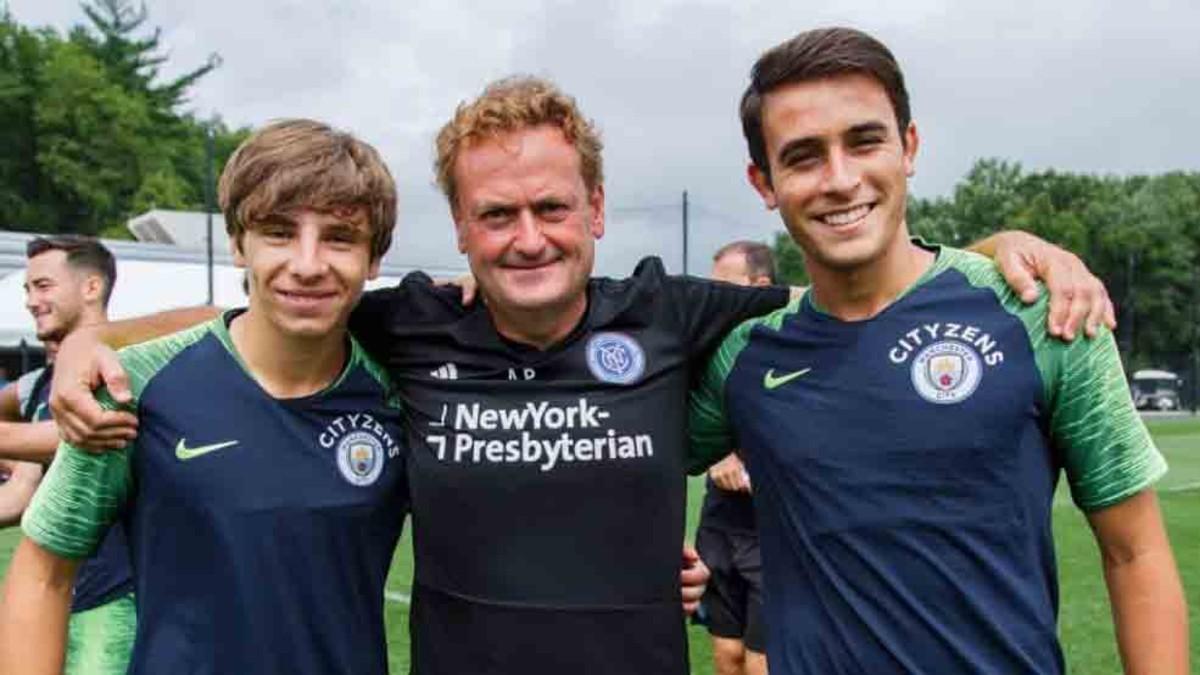 Eric García, junto a Bernabé en el stage del Manchester City