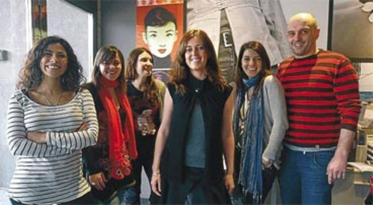 Gemma Sorigué, amb diversos treballadors de Lets Plus. Gemma Sorigué, amb diversos treballadors de Lets Plus.