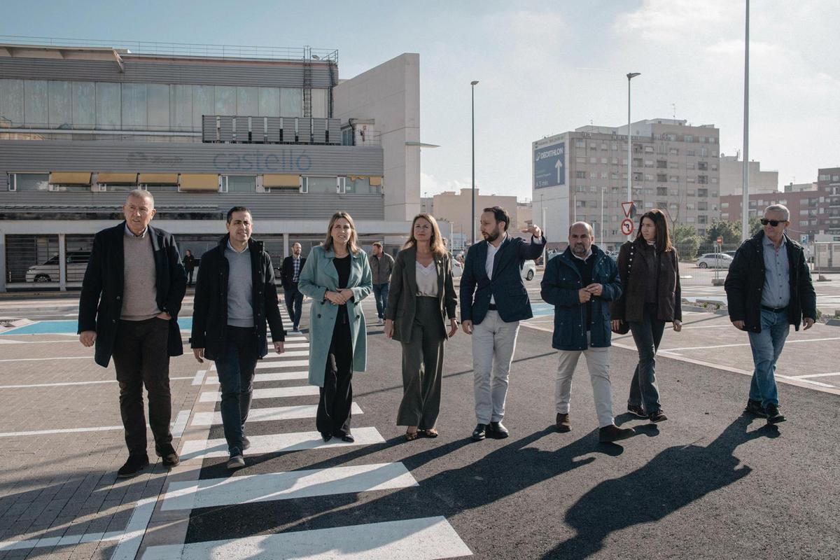 Sales, Folgado, Barrachina, Carrasco i Toledo, junt a tècnics municipals durant la visita a la zona.