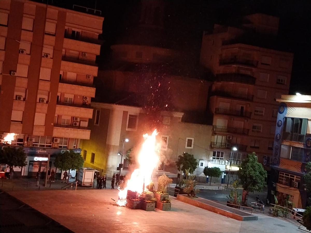 Incendio en la plaza de Europa, en la madrugada de este viernes