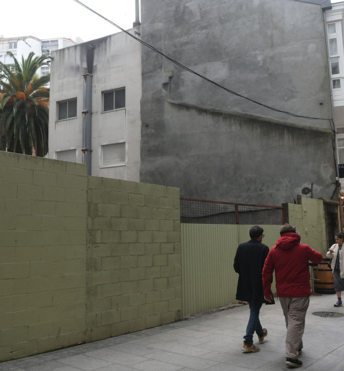 Solar de la finca de la calle Alameda, en 2022. | Arcay/Roller Agencia