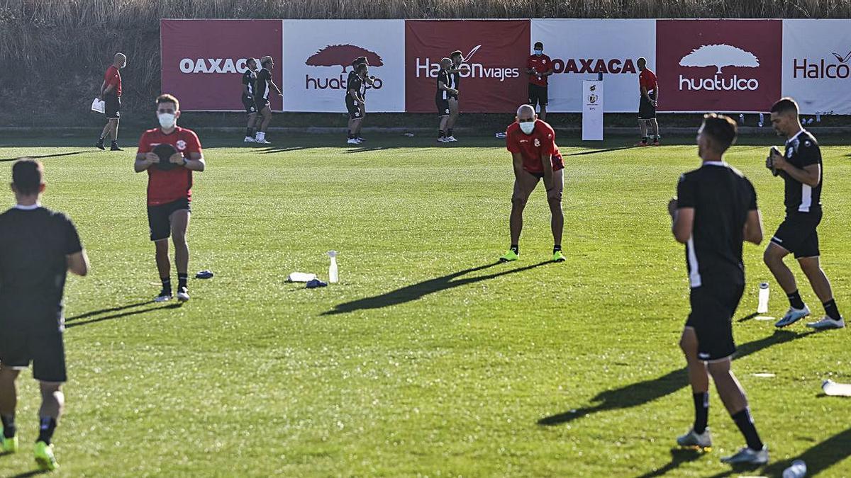 El Zamora CF se ejercita sobre los anexos del Ruta de la Plata en esta pretemporada. | Nico Rodríguez