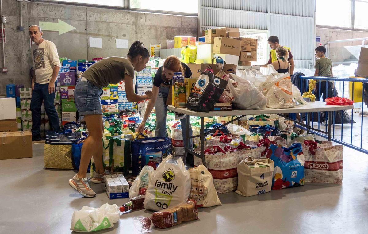 El empuje solidario en Alicante llena el Centro de Tecnificación con ayuda para los afectados por la DANA en Valencia