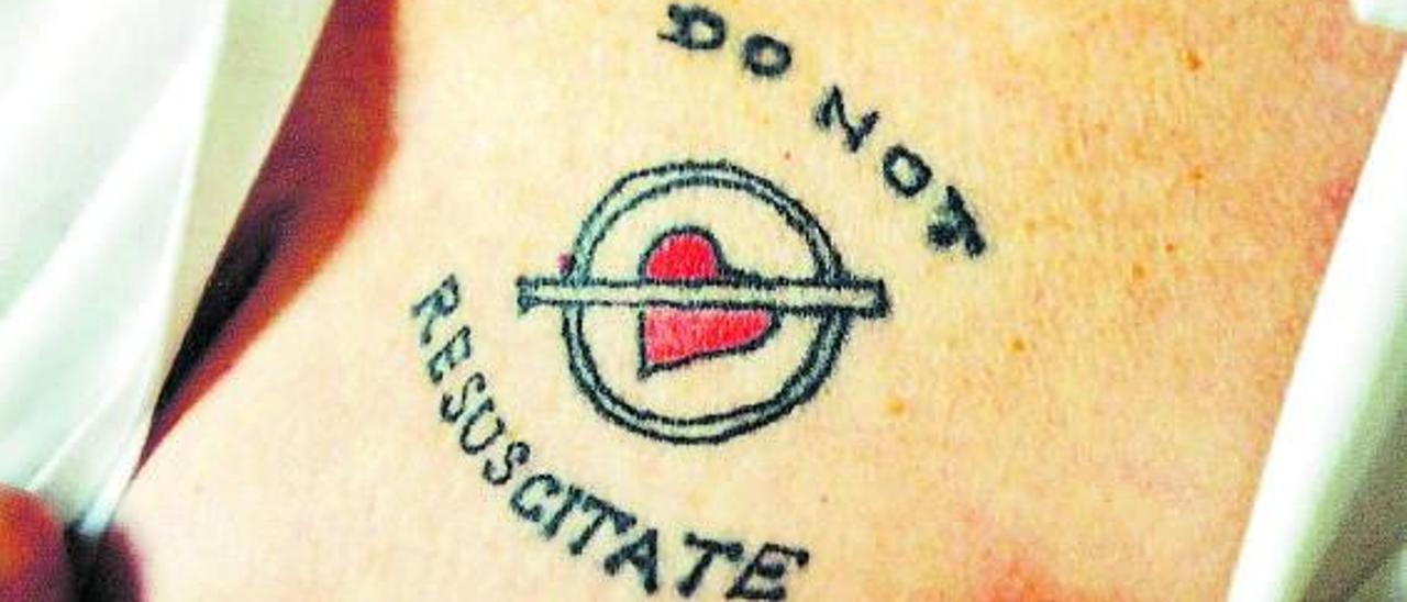 Un tatuaje que dice: “No resucitar”.