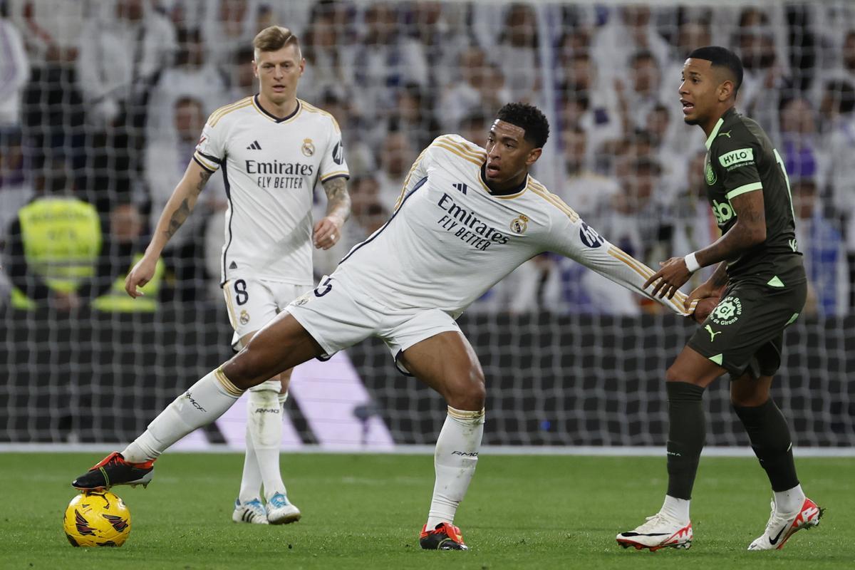 Vinícius y Bellingham dan ventaja al Real Madrid al descanso (2-0)