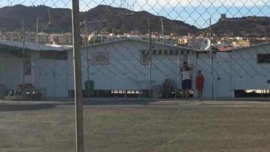 El &#039;campamento&#039; de casas prefabricadas empieza a vaciarse ocho años después de los terremotos.