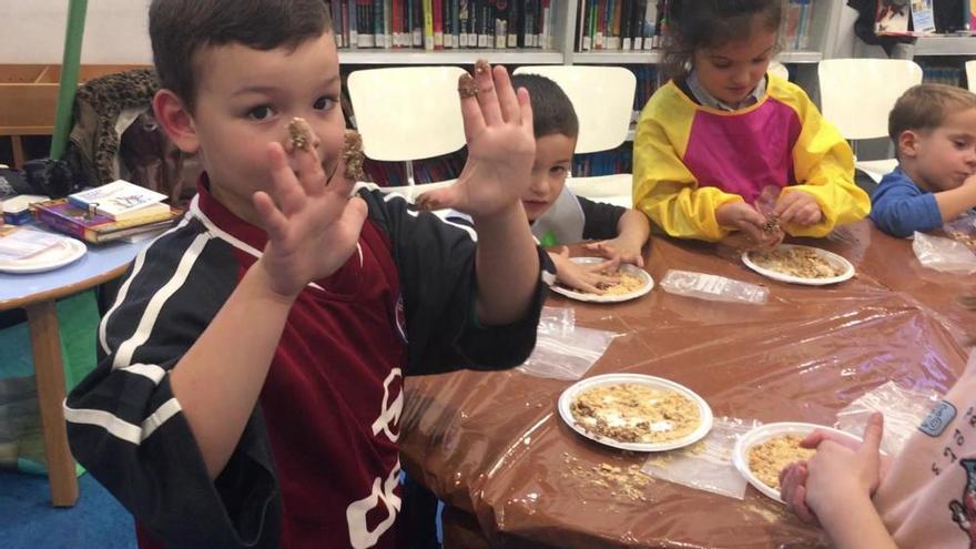 Niños de Mieres elaboran recetas de "Charlie y la fábrica de chocolate"