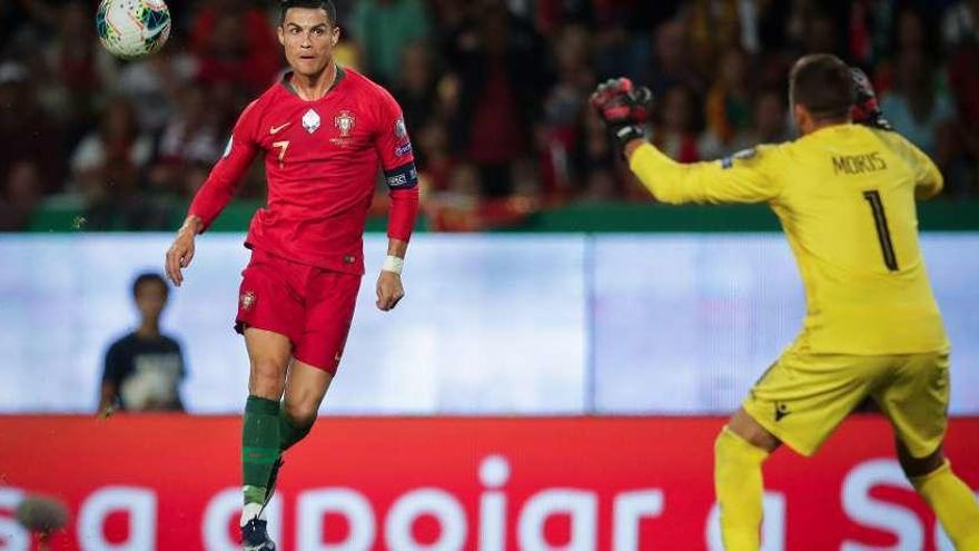 CR7 llega a los 700 goles en su carrera con uno de vaselina ayer a Luxemburgo