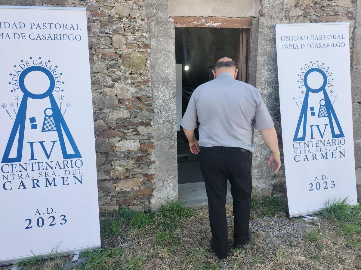 Tapia muestra una exposición histórica: los manucristos de la creación de la Cofradía del Carmen, hace 400 años