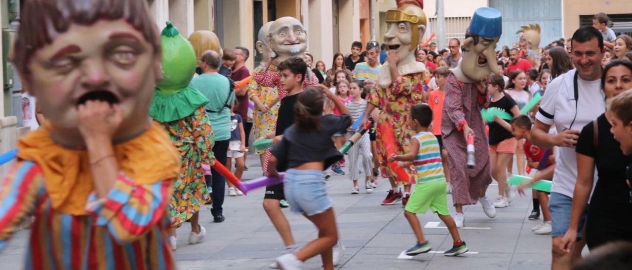 Emoción 8 Los alrededores de la plaza de la Mercè fueron un hervidero de alegría y algunos nervios.  | ISABEL CALPE