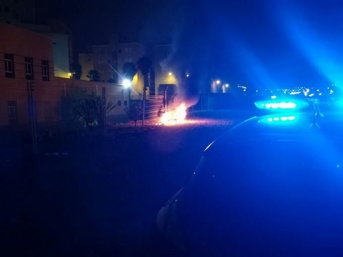 Incendio de una motocicleta en la calle Alférez Provisional