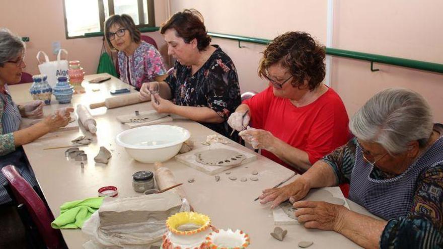 Talleres para mejorar la calidad de vida de 250 mayores en Onda