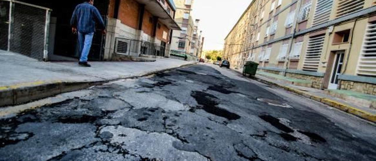 La Concejalía de Servicios prepara un plan de choque contra el deterioro del asfalto