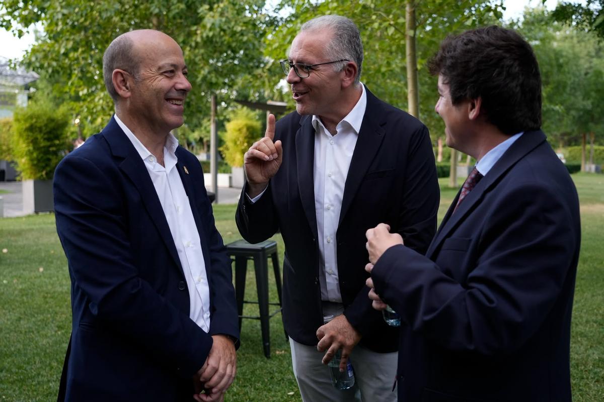 José Manuel Salvador, concejal de Benavente y diputado provincial; José María Prada, concejal del Ayuntamiento de Zamora; y Luis Garrido, subdirector de LA OPINIÓN-EL CORREO DE ZAMORA.