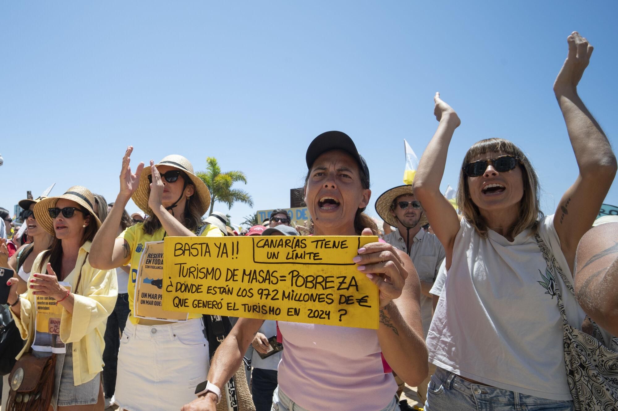 La manifestación Canarias tiene un límite 18M en Lanzarote, en imágenes