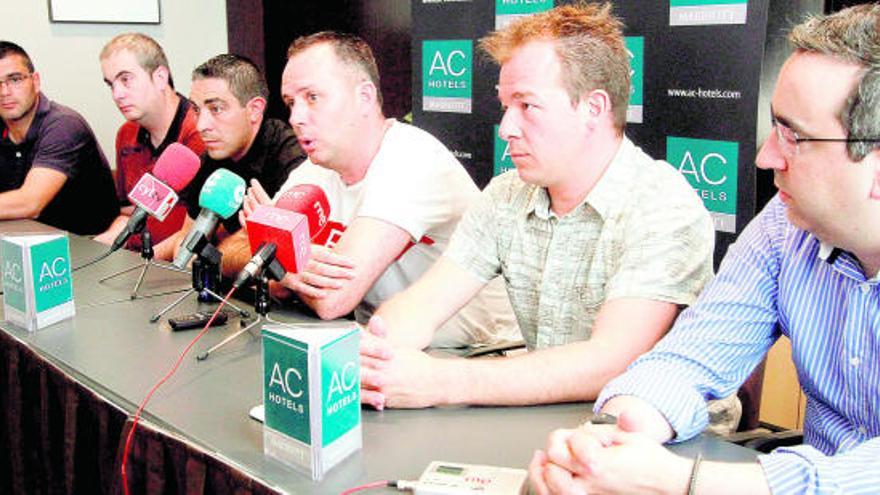 Miembros del F. S. Zamora, de Moralejo Selección e Industrias Cárnicas Famjom, durante la rueda de prensa de ayer.