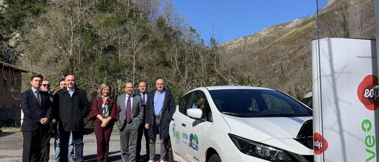 La inauguración del punto de recarga de Covadonga en junio del año pasado.