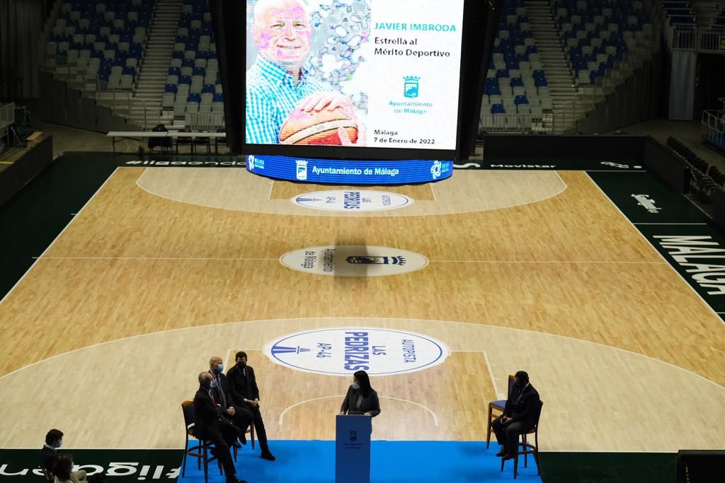 Las imágenes de la concesión de la Estrella al Mérito Deportivo de Málaga a Javier Imbroda