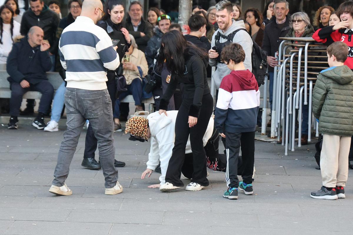 El joven que apareció en Santiago ataviado con una máscara de leopardo