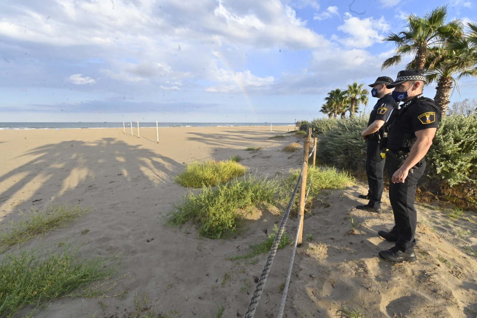 Imágenes de las playas de Castelló, cerradas para evitar aglomeraciones.