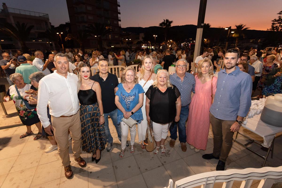 La alcaldesa, Araceli de Moya, junto a ediles del equipo de gobierno.