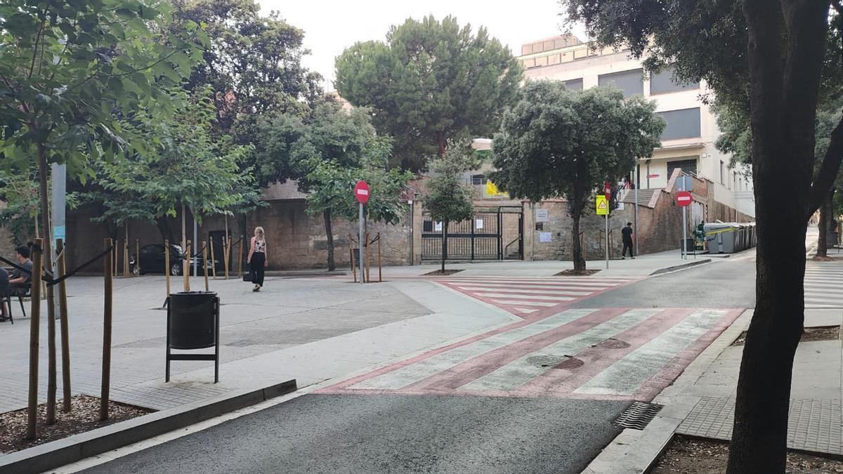Exterior de l'escola Renaixença de Manresa on hauria tingut lloc l'acció violenta